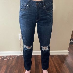 Dark wash American Eagle mom jeans.